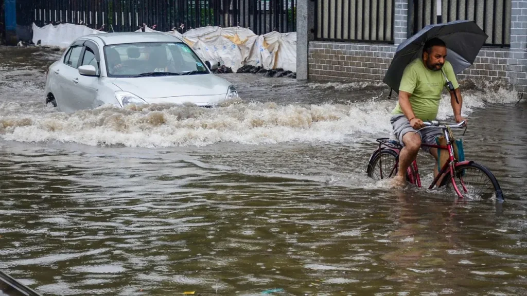 IMD ने की भारी बारिश होने की चेतावनी जारी, यहाँ होगा भारी जलभराव 