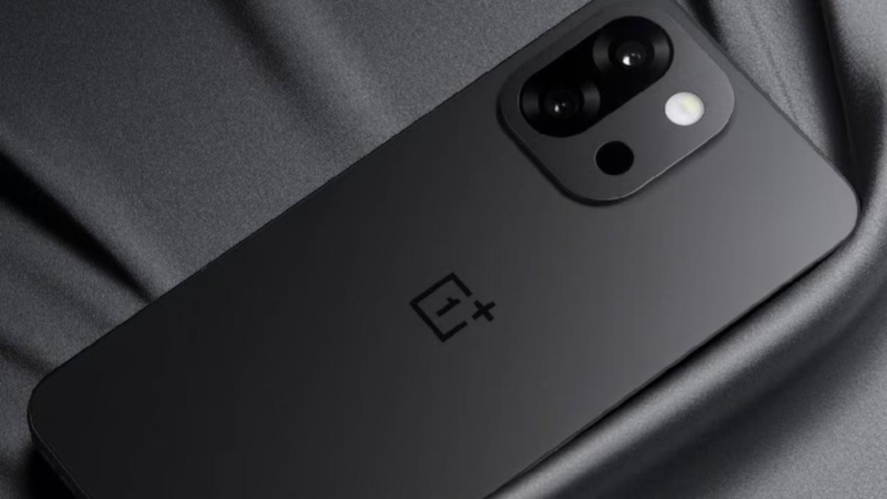 OnePlus 13T की पहली झलक! कॉम्पैक्ट डिज़ाइन और हैंड्स-ऑन फोटो में दिखा असली साइज – जानिए लॉन्च डीटेल