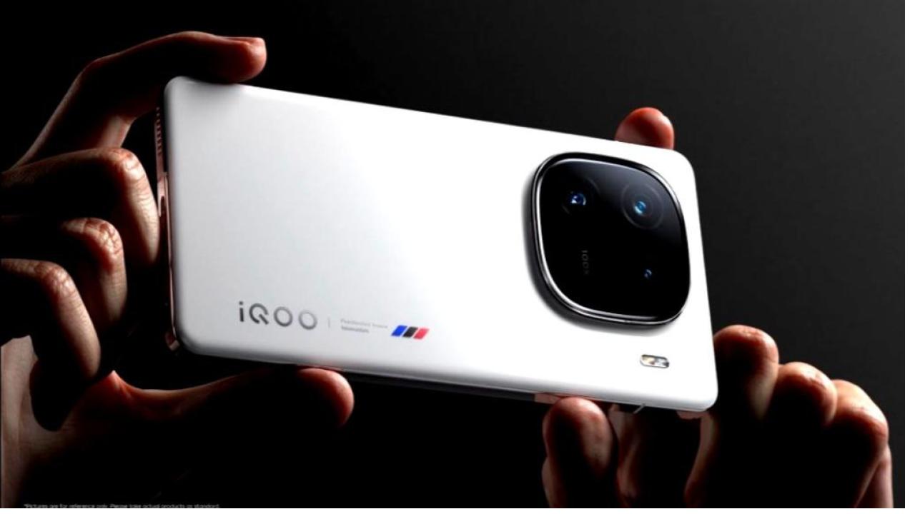 120W फास्ट चार्जिंग और OLED डिस्प्ले के साथ आ रहा नया iQOO फोन – जानिए फीचर्स और लॉन्च डेट