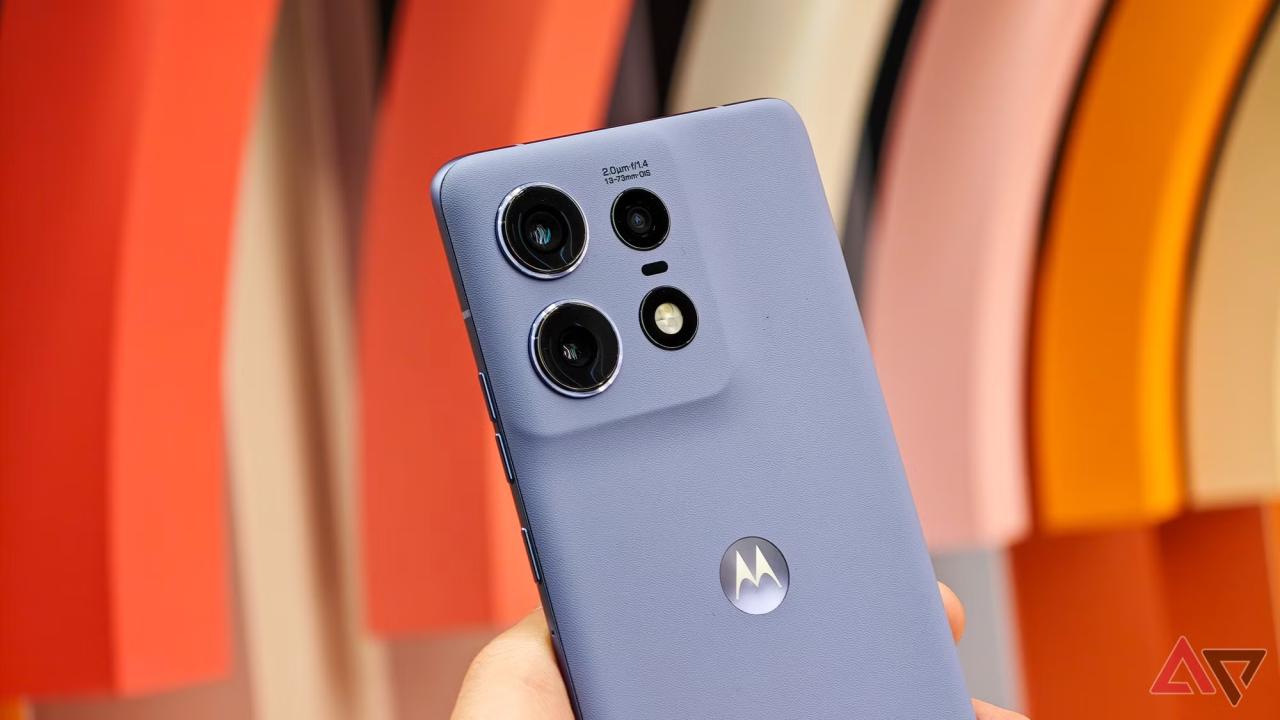 चुपचाप आया Moto का OLED डिस्प्ले वाला पावरफुल फोन, 50MP कैमरा और मिलिट्री ग्रेड डिजाइन