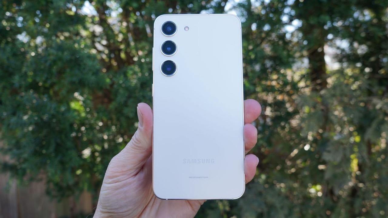 गजब डील! ₹1 लाख का Samsung फोन अब आधी कीमत में, iPhone पर भी ₹10,000 की छूट